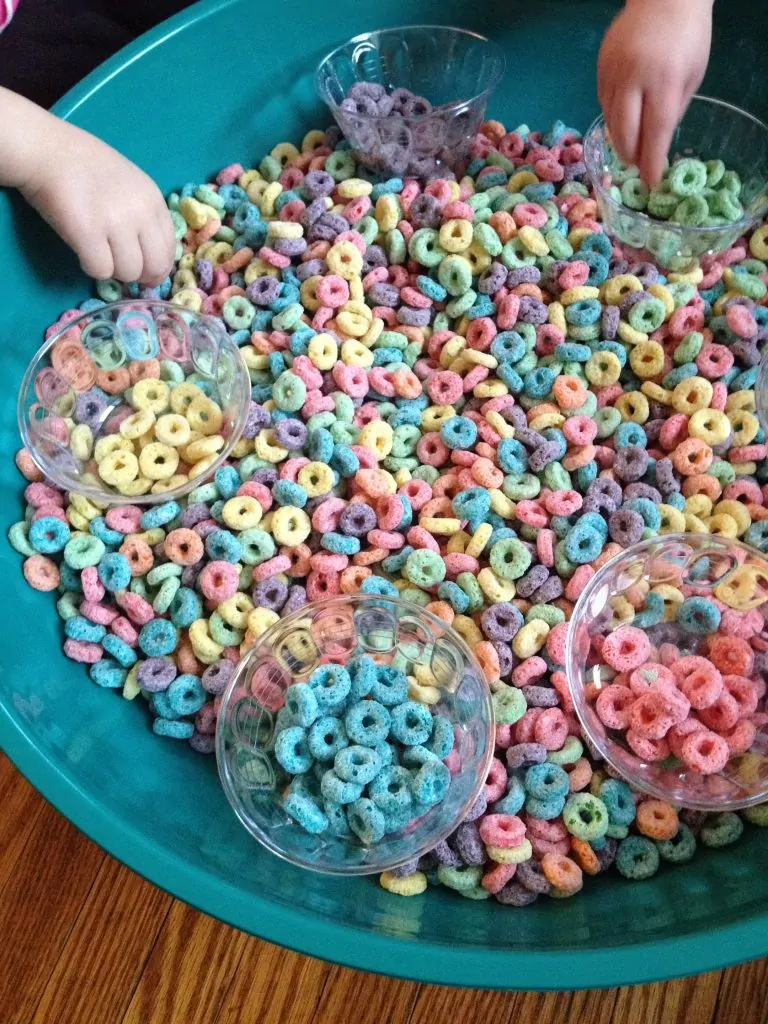 Sorting Froot Loops by colour to make an Edible Rainbow Sensory Bin