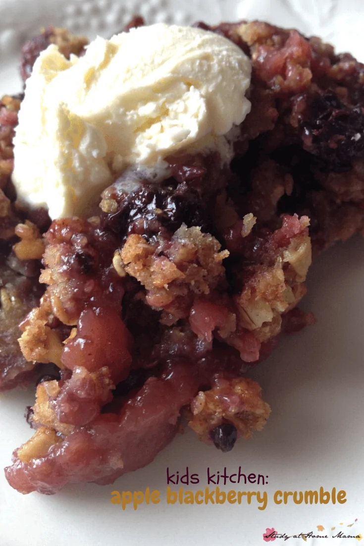 Kids kitchen, an easy healthy recipe for an apple blackberry crumble that can be made in the oven or microwave!