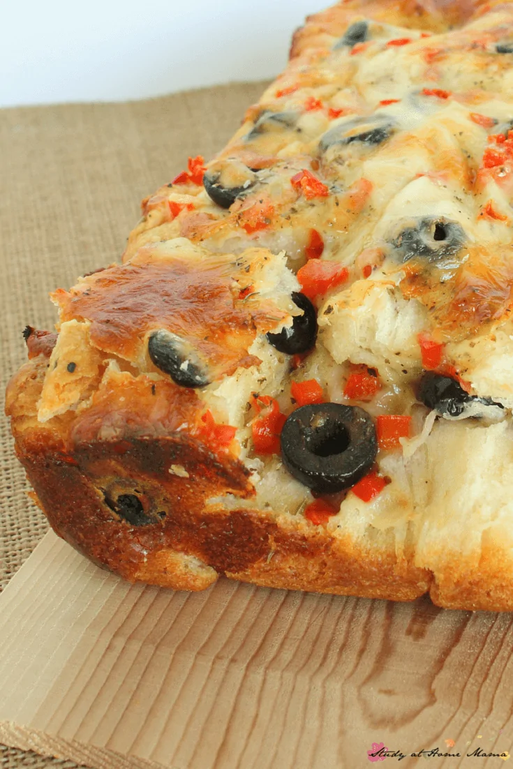 Easy Healthy Recipe for Homemade Bread: This Olive Pull-apart Loaf is an quick appetizer your whole family will love!