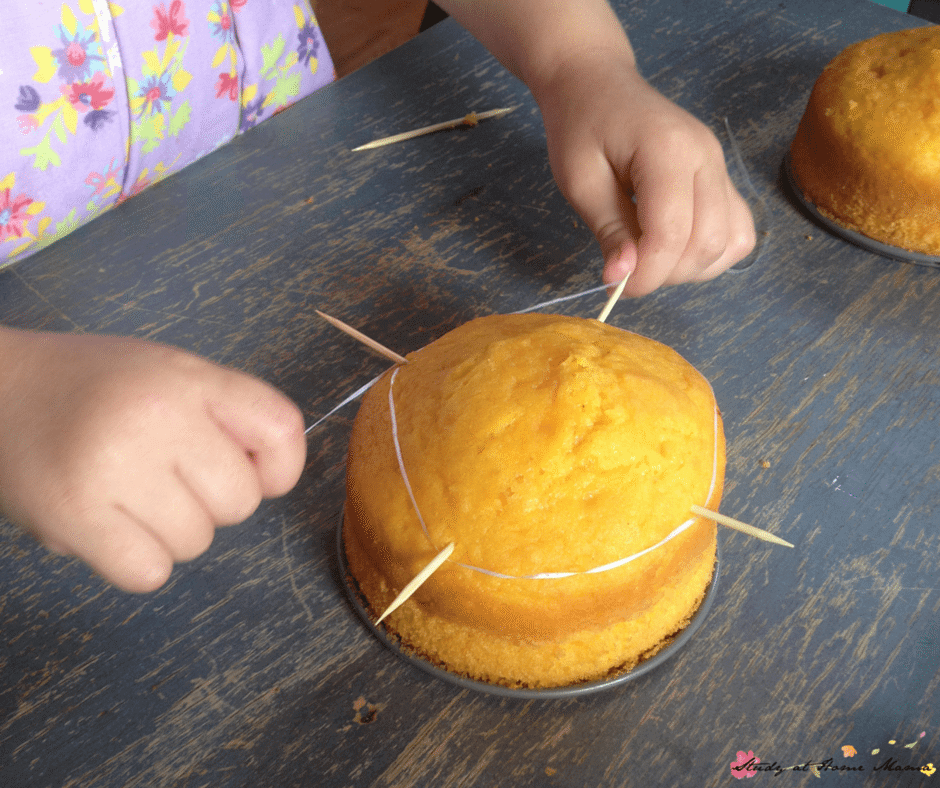 The easiest way to cut a cake - how to cut a cake with dental floss! Even kids can safely use this method