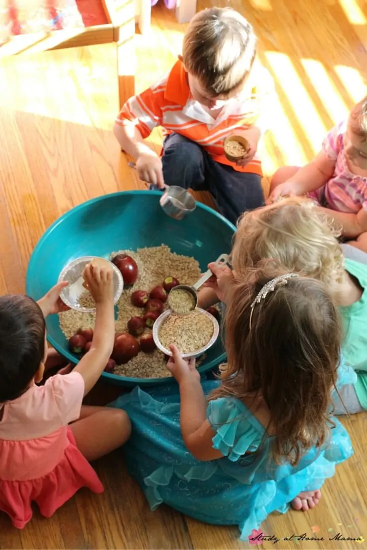 This apple pie sensory activity for kids is so much fall learning fun!