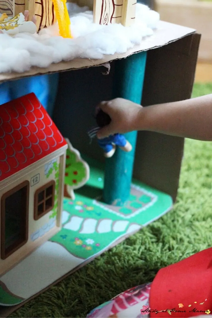 Jack and the Beanstalk Diorama for pretend play - make this cute Jack and the Beanstalk craft with your kids after reading the story, and then reenact it!