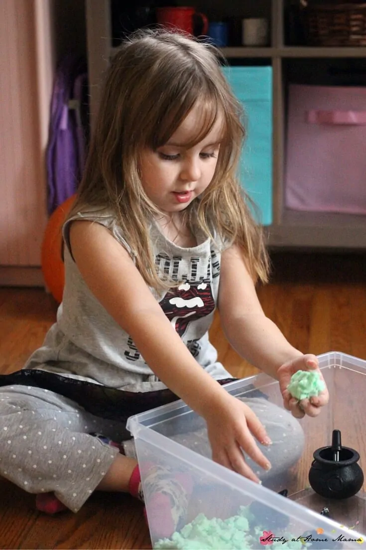 We love making baking soda play dough for some fizzy sensory play for kids