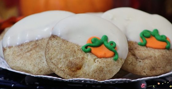 Pumpkin snickerdoodles - an easy dessert for fall, pumpkin spice snickerdoodle cookies with a white chocolate dip and pumpkin embellishment. They look fancy, but are super easy and taste like fall.