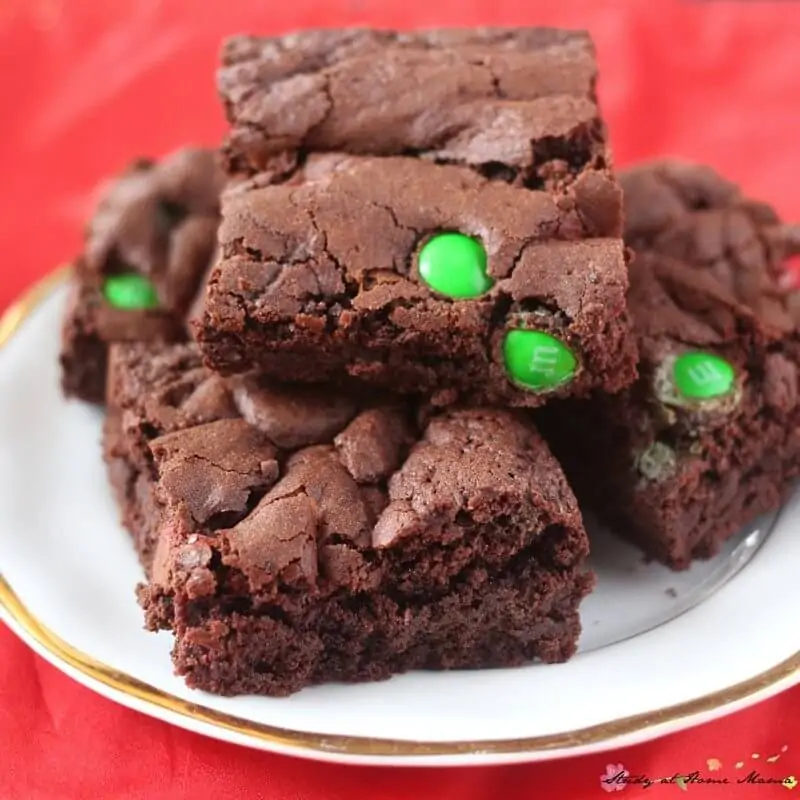 Yum! These Christmas brownies look delish - and they make the perfect holiday gift, too!