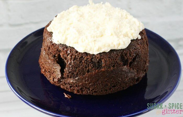 This cream egg Easter cake is incredibly easy to whip together