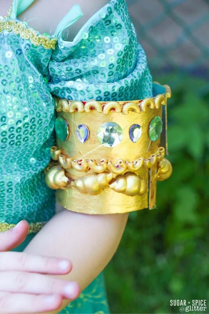 Do you have a little princess who loves to craft? This princess bracelet craft for kids is inspired by Disney's Princess Jasmine, but you could switch out the colors for any princess - or as a cute Egyptian or Arabic cultural craft. 