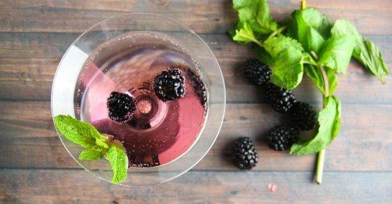 blackberry-gingerale-martini