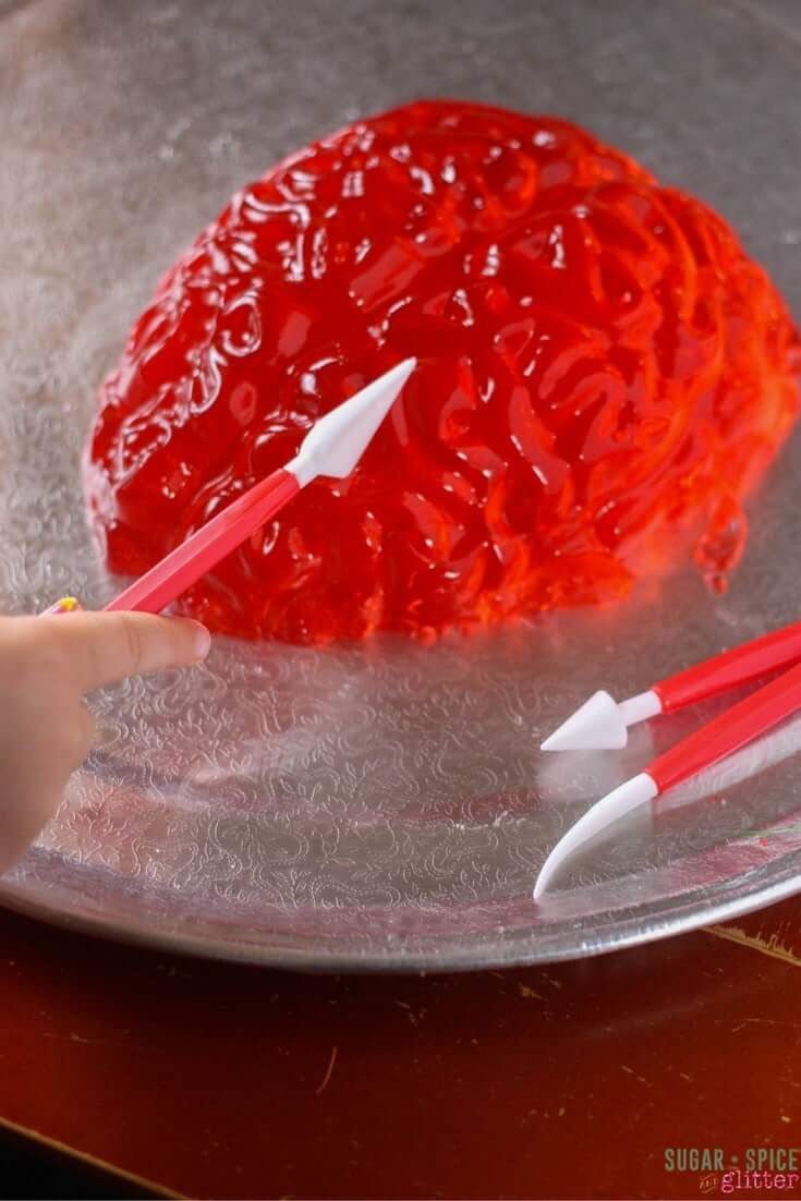 Use fondant cake tools as pretend scapels for this Halloween brain dissection