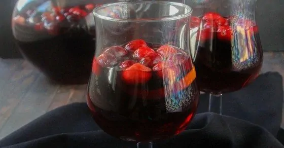 holiday-cranberry-sangria-recipe