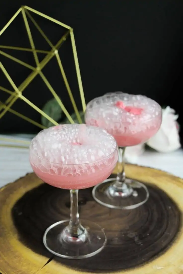 Would you just look at how cute those bubbly champagne sorbet cocktails are? 
