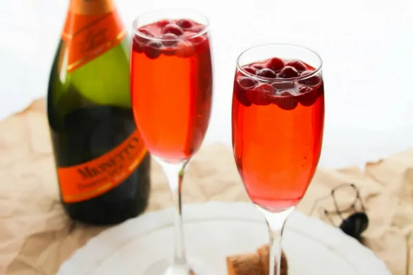 How to make a simple cranberry prosecco punch with cranberry ginger ale