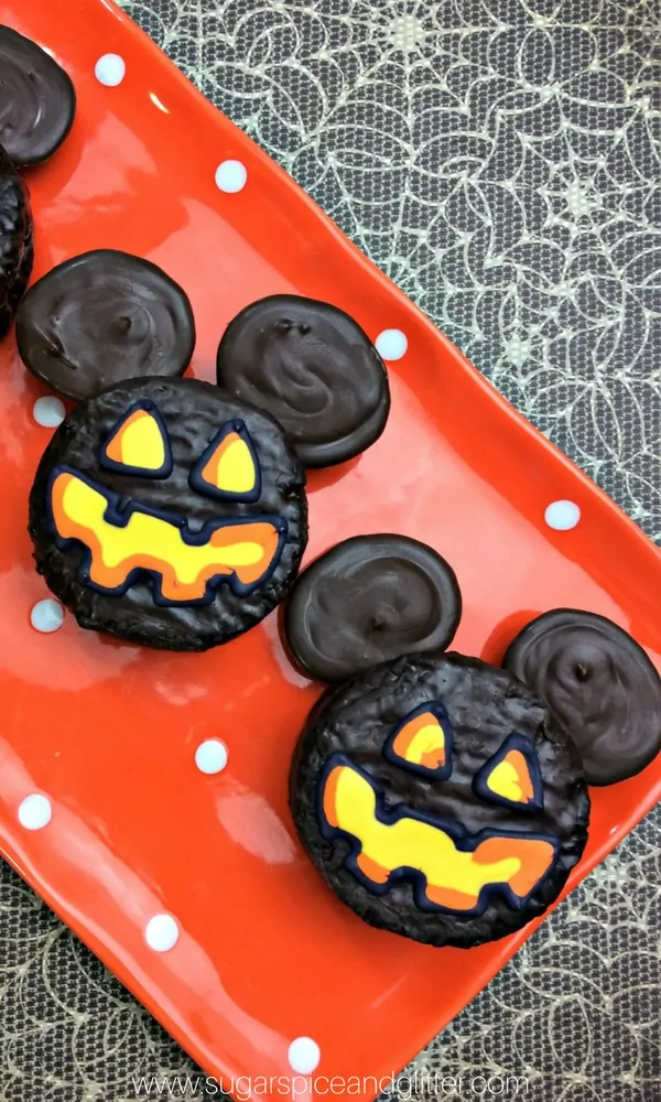 An Easy Mickey Mouse dessert kids can help make since it's no-bake!