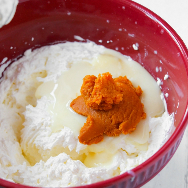 Homemade pumpkin spice ice cream without a machine