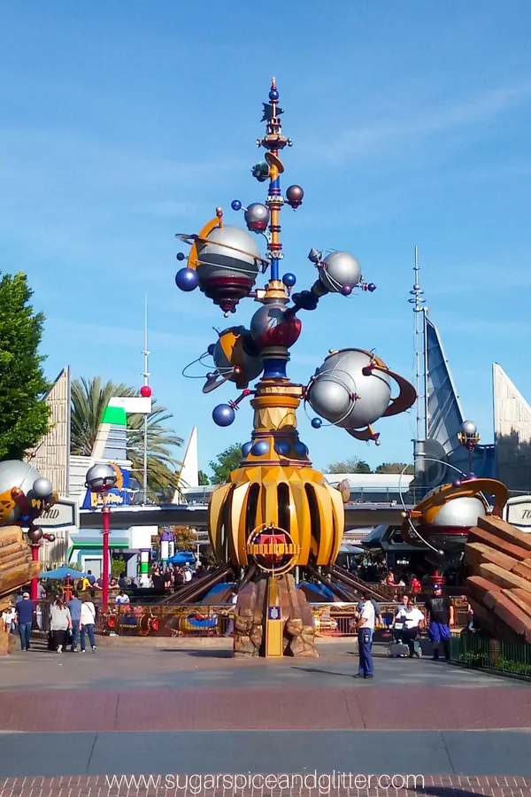 Tomorrowland jest najbardziej niedocenianą z ziem Disneya - a planowanie wakacji Disneya zapewni, że nie przegapisz ukrytych tu klejnotów.'t miss out on the gems hidden here.