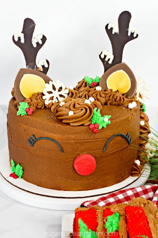 You won't believe how simple it is to make this cute Reindeer Cake for Christmas! Simply the cutest Christmas cake recipe out there - perfect for a Christmas party