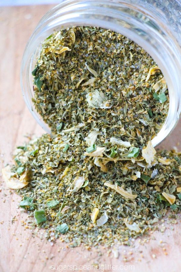 How to make the best ranch seasoning mix - perfect for making your own ranch recipes, or a thoughtful homemade gift for the ranch fan in your life!