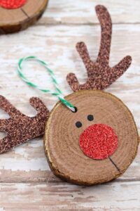 Wooden Slice Rudolph Ornament (with Video) ⋆ Sugar, Spice and Glitter